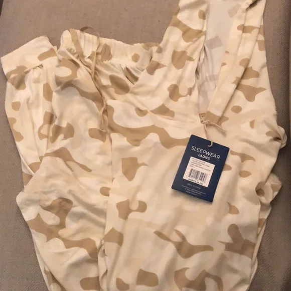 NWT Two Piece Beige Camo Set Hoodie & Joggers - Picture 1 of 1